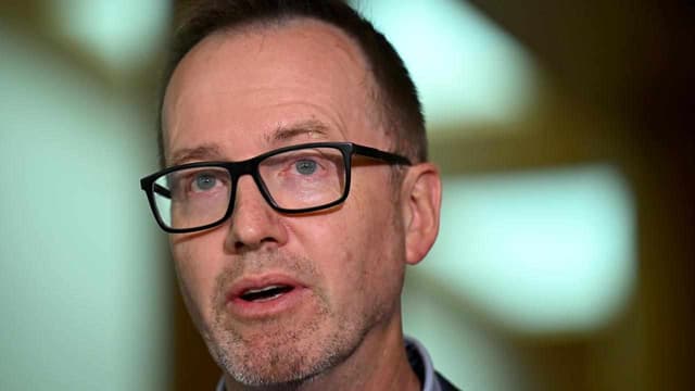 Questions over ALP's detainee 'deportation or jail' law