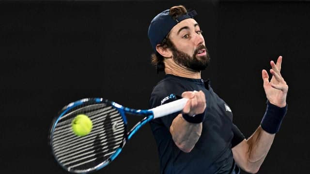 Thompson makes it four Aussies in last 16 in Houston