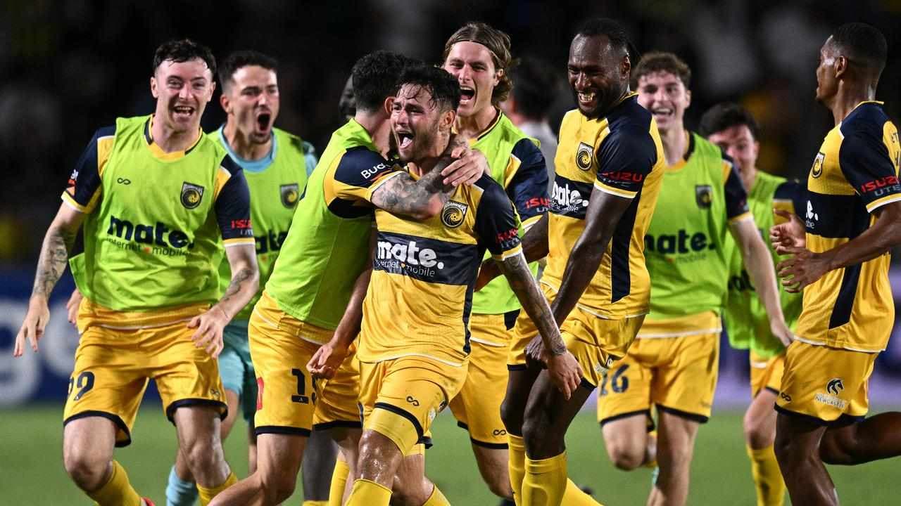 Mariners' 2-1 win deals blow to 'Nix premiership hopes