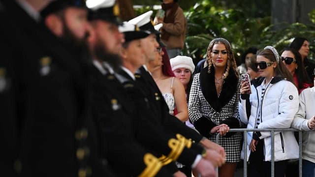 Solemn dawn before thousands march through Sydney