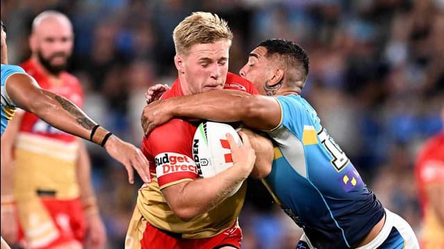 Plath re-signs with Dolphins after perfect season start