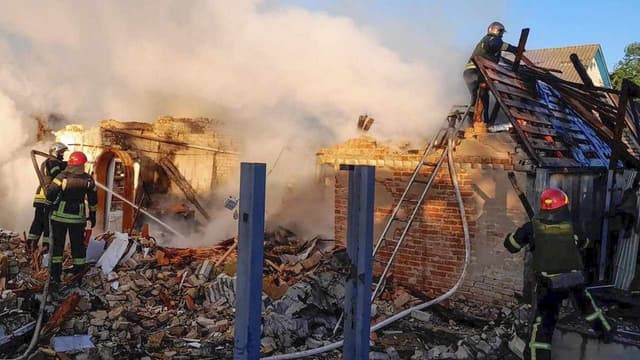 Russian air strike piles pressure on Ukraine power grid