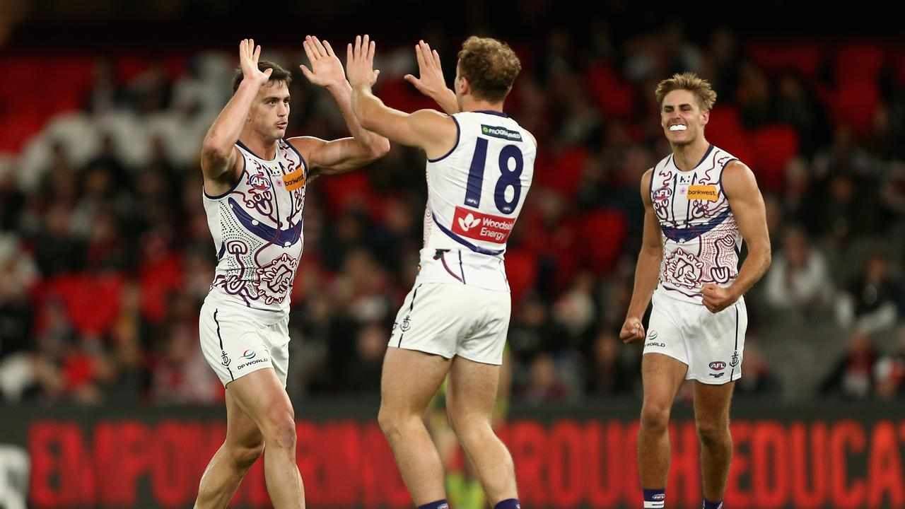 Dockers squeeze past Saints in dour struggle