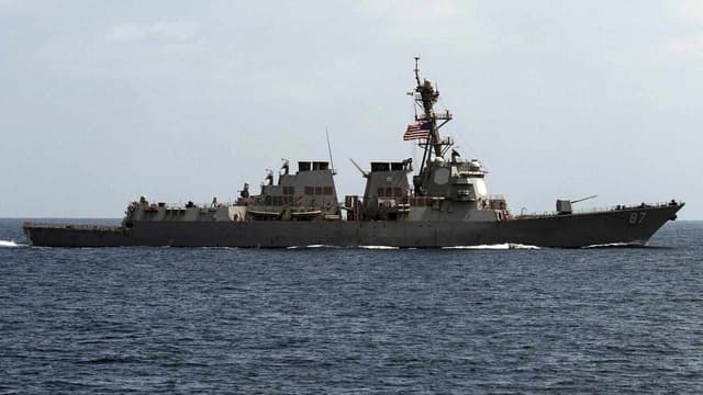 No, video does not show Houthi rebels destroying US warship