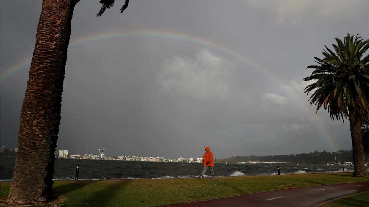 Nation in for a soaking as massive rainband heads east