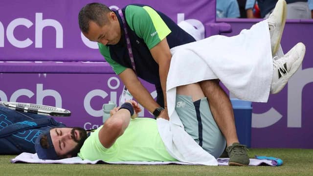 Ailing Thompson injured in Queen's Club semi-final loss
