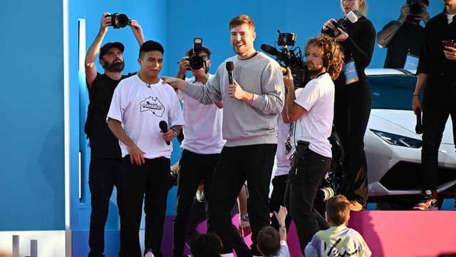 Kids ditch school for millionaire YouTuber