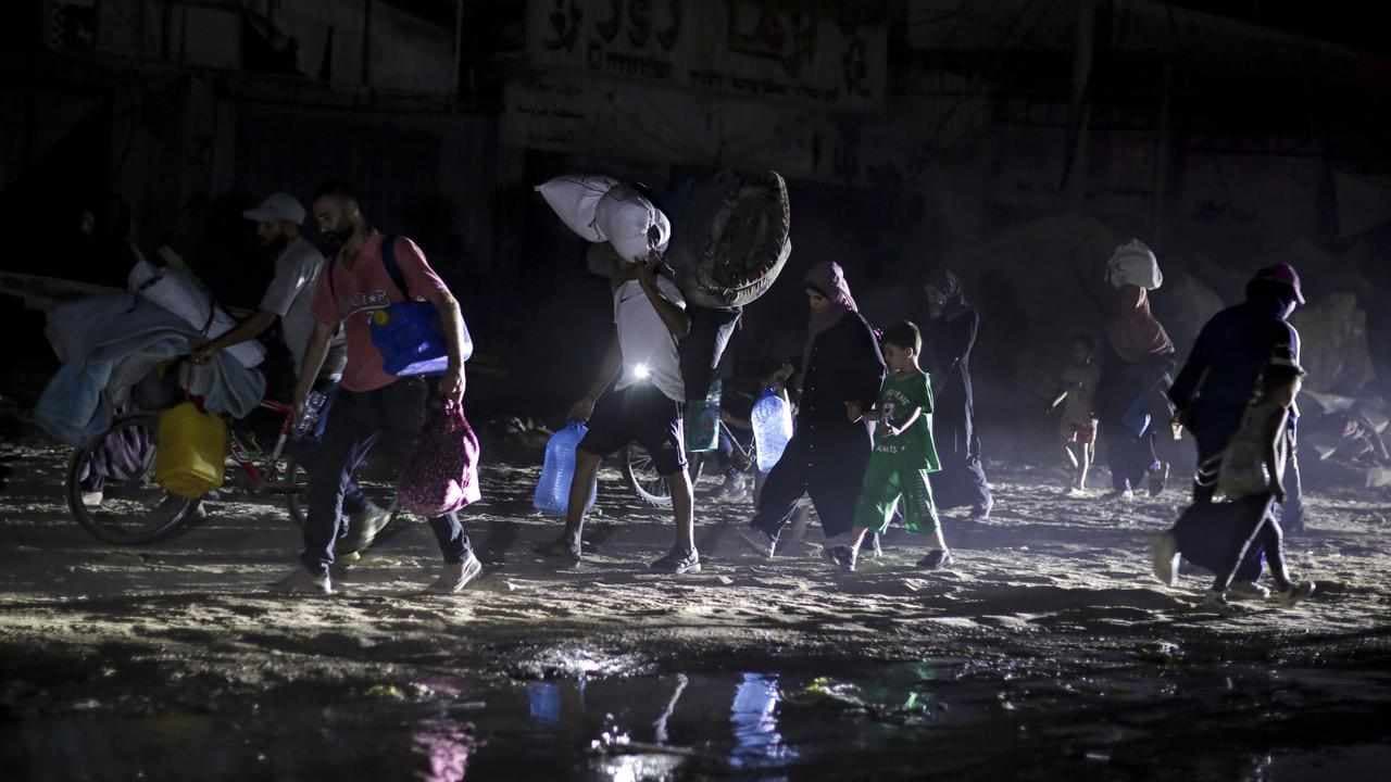 Thousands flee homes as Israel forces bomb Gaza's south