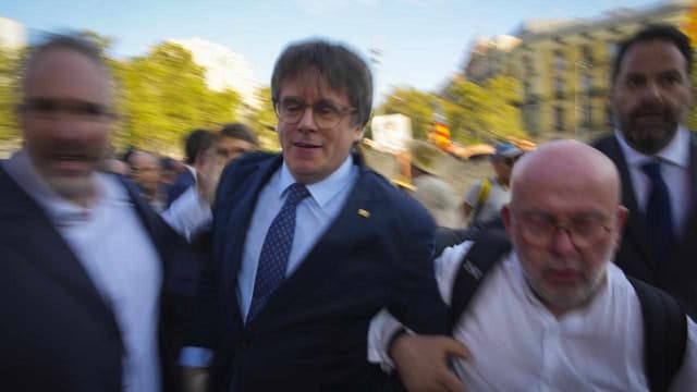 Catalan leader gives police the slip on return to Spain