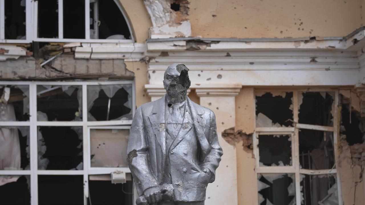 Russian missile sparks blaze in Ukraine