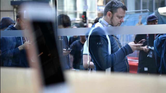 Hands off: Labor eyes privatisation fight over NBN