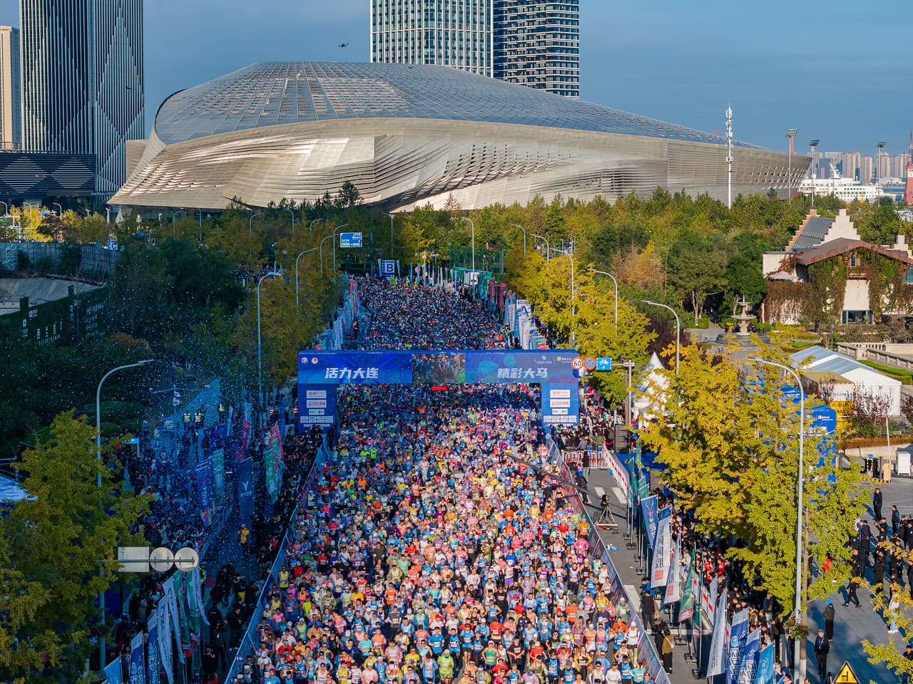 30,000 Marathon Enthusiasts Ignite the Beauty of Dalian with Their Run
