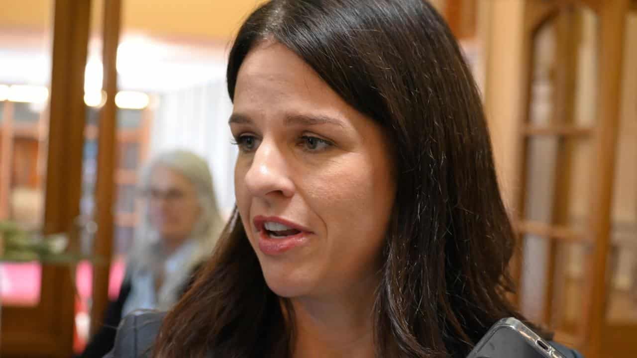 NZ minister’s justification for axing Maori language program misleads