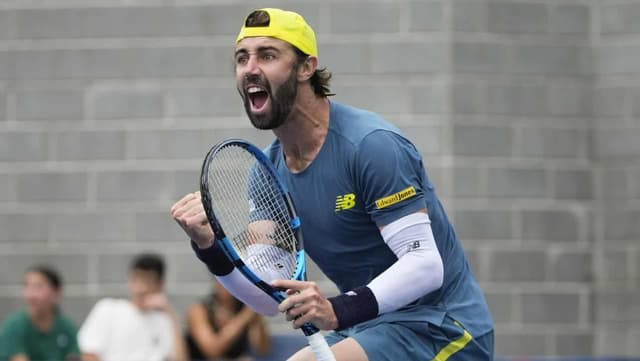 Thompson downs Spaniard, sets up Ruud Paris encounter