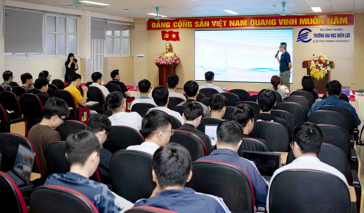 Sungrow Strengthens Partnership with Electric Power University in Hanoi through Educational Program and Solar PV Donation Initiative