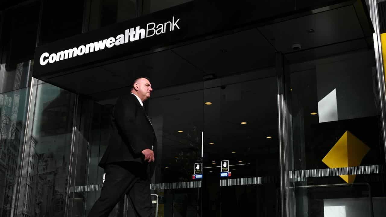 Bank's bungled cash fee a sign of anti-branch shift