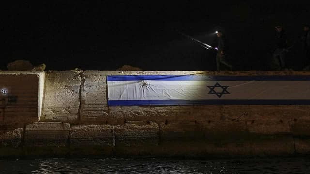 Gaza truce efforts intensify, Israeli strike kills 20