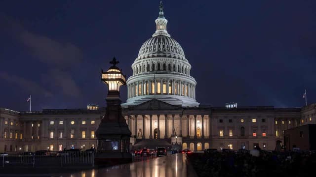 US Congress approves bill to avert government shutdown