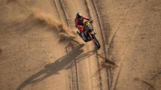 Sanders edges closer to rare Aussie Dakar Rally triumph