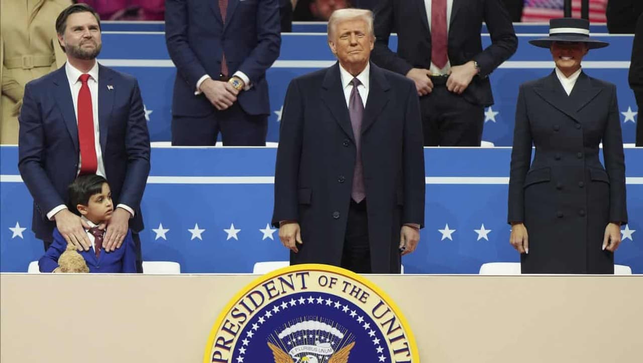 Trump pledges to save America from 'decline'