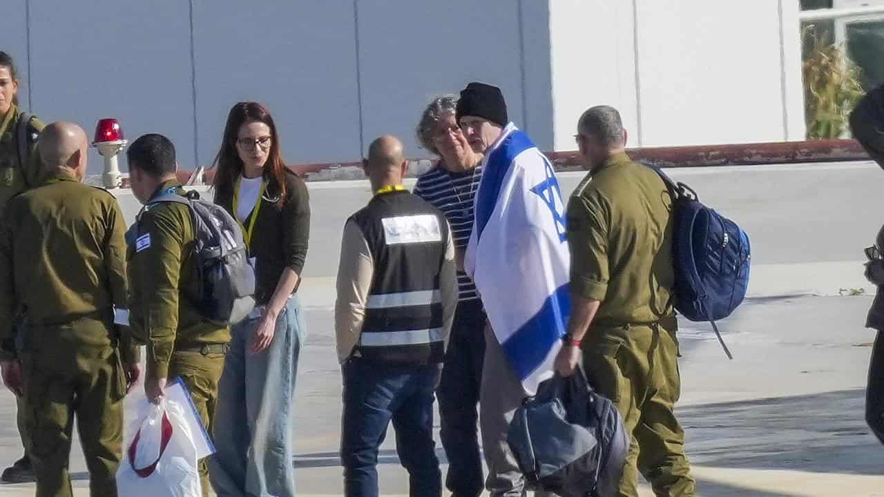 Three Israelis, 183 prisoners freed as border reopens