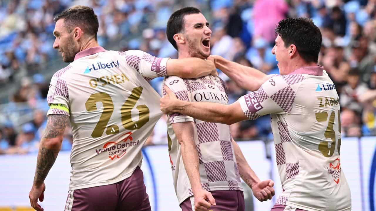 Fuming Phoenix held by Roar as ALM finals hopes dim