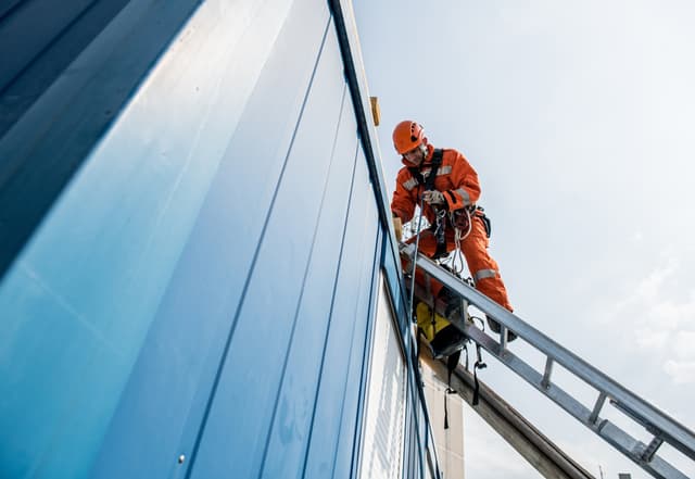 NZ Safety Blackwoods Cuts Annual Cycle Count Time by 50% with Manhattan SCALE™