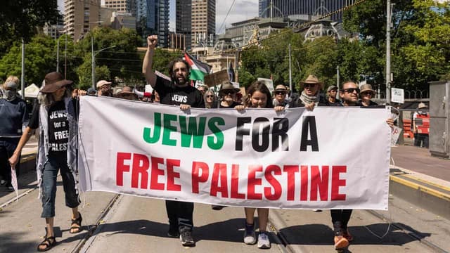 Dissenting Jews add voice to Gaza protest