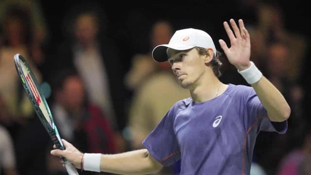 Ruthless de Minaur to meet Alcaraz in Rotterdam final