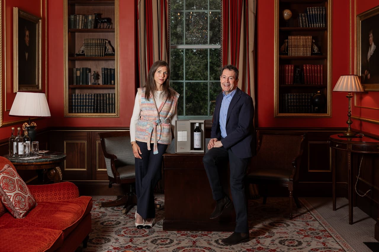 SANS PRĖCĖDENT - TWO LEGENDS EXPLORE ONE OF THE WORLD'S MOST RESPECTED VARIETALS