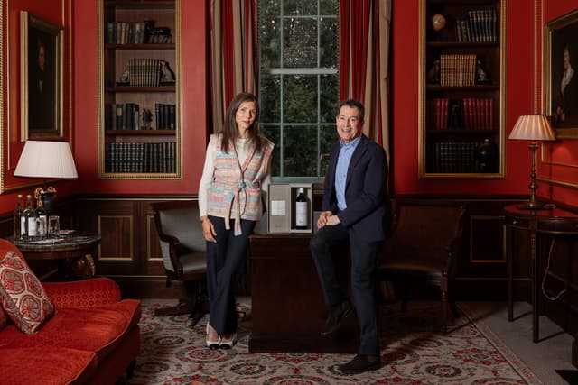 SANS PRĖCĖDENT - TWO LEGENDS EXPLORE ONE OF THE WORLD'S MOST RESPECTED VARIETALS