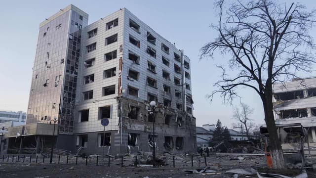 Russian missile attack on Kyiv kills one, sparks fires