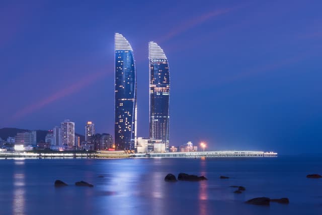 Conrad Xiamen Awarded Four-Star Recognition in the 2025 Forbes Travel Guide
