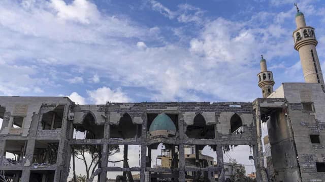 Israel will leave troops in Lebanon after deadline