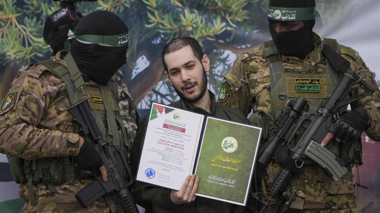 Israel postpones prisoner release over Hamas ceremonies