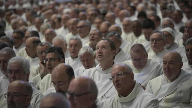Prayers as Vatican says Pope passes 'tranquil' night