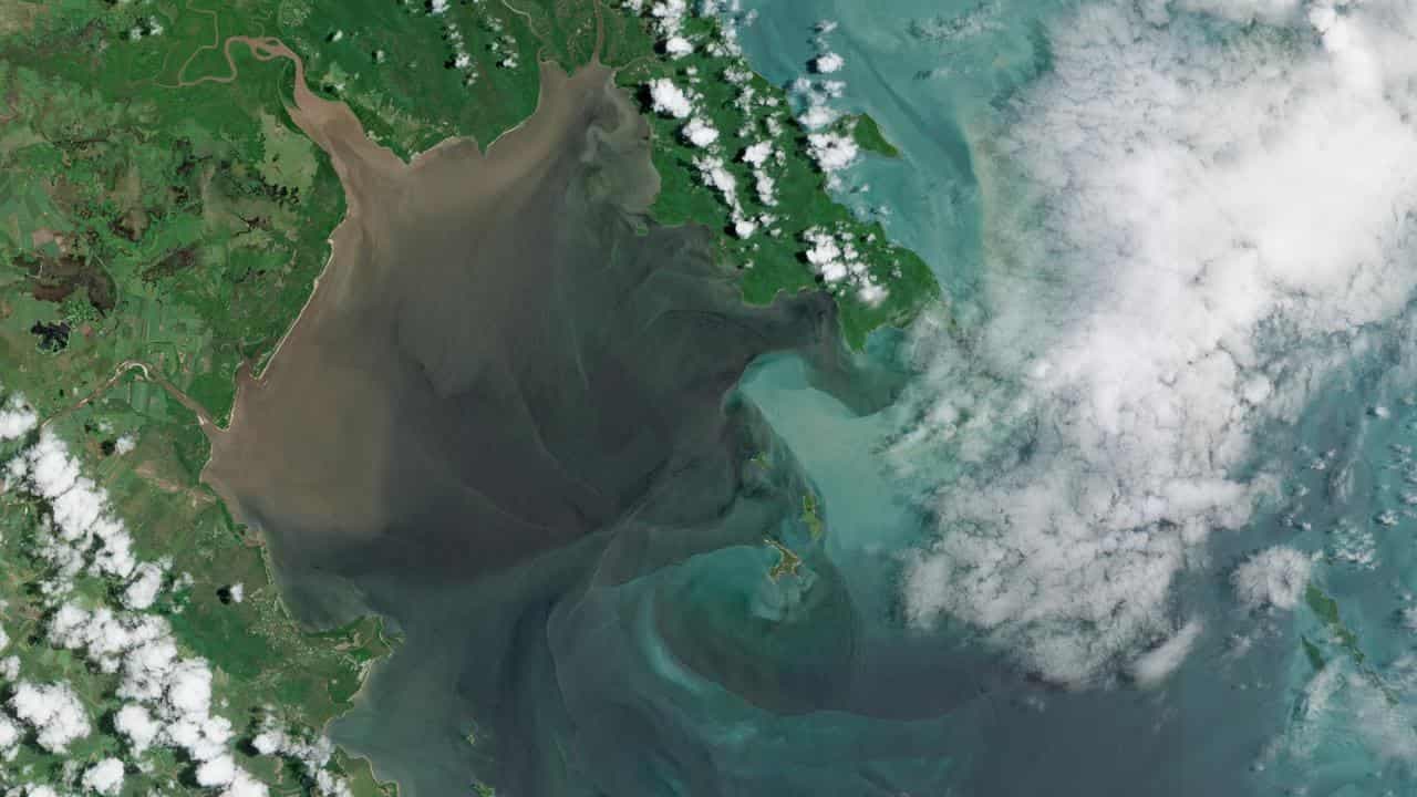 Flood hit region's disease deaths rise as cyclone looms