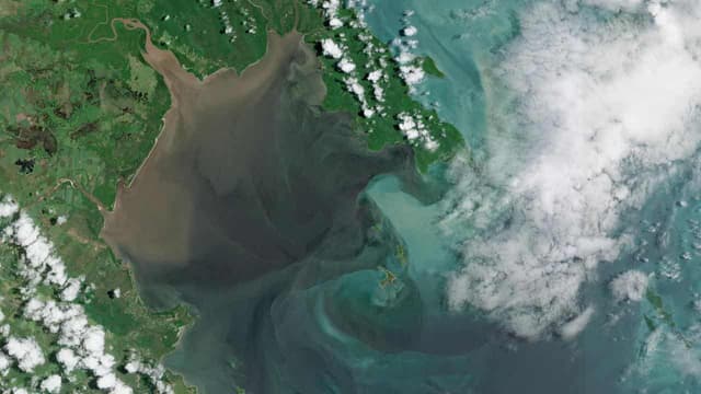 Flood hit region's disease deaths rise as cyclone looms