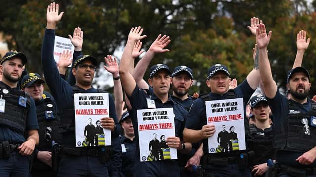 Bitter dispute ends as cops vote for bumper pay deal