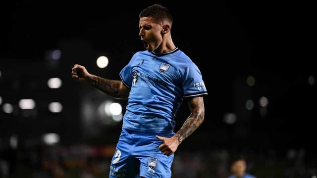 Slick Sydney stick the boot into struggling Macarthur