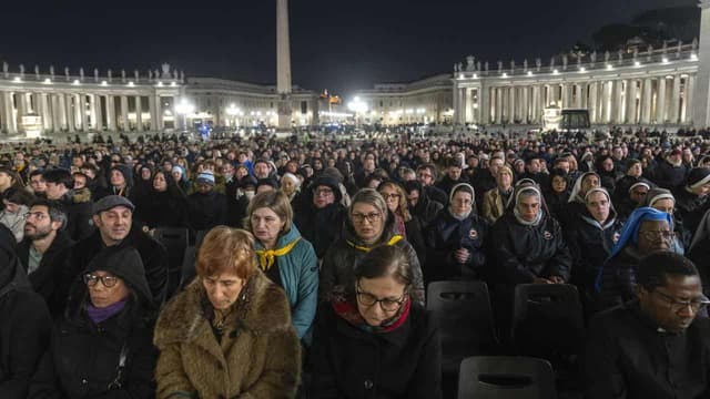 Pope Francis off ventilation and stable, Vatican says