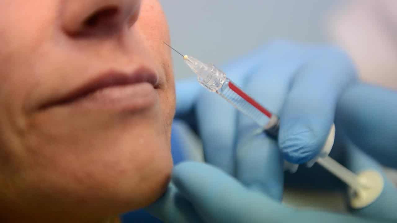 HIV risk for clients of cosmetic clinic using vet gear