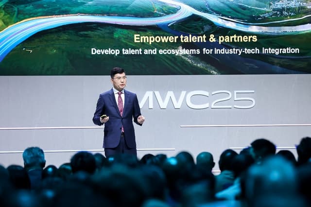 MWC Barcelona 2025: Huawei Unveils Global Showcases Alongside Customers and Launches 10 Industry Solutions with Partners