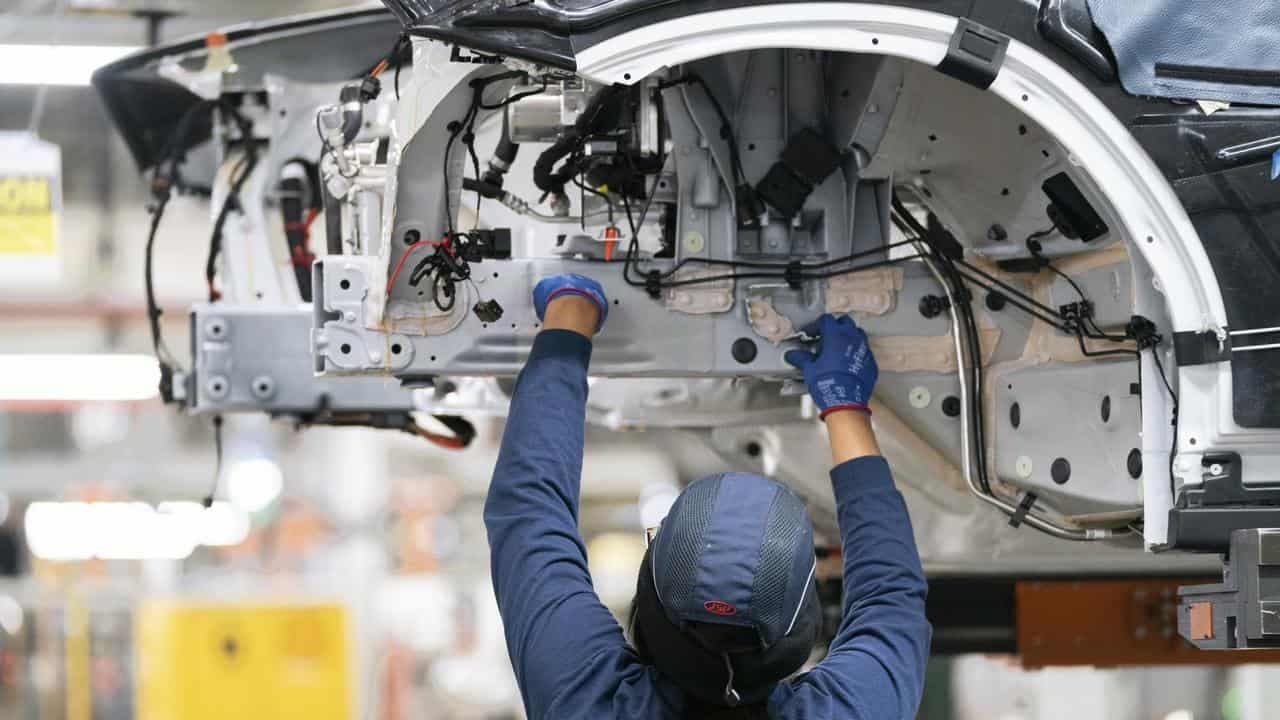 Trump gives automakers short exemption from new tariffs