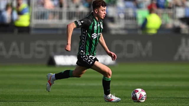 United breeze past Wellington and go second in ALM