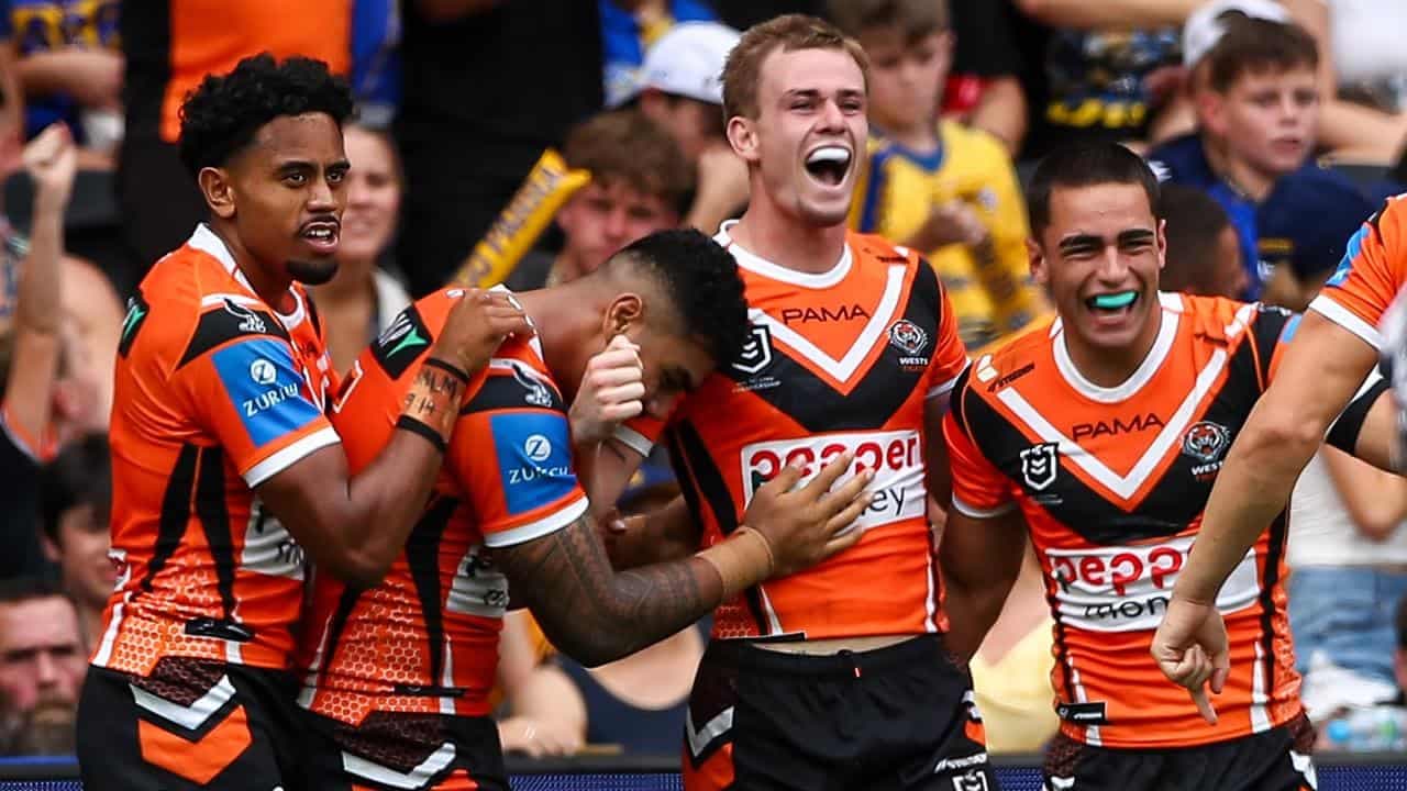 Brown booed, Galvin stars as Tigers thrash Eels