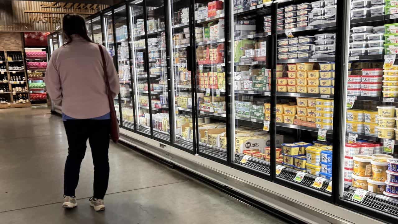 Shoppers and treasurer try to stretch budget dollar