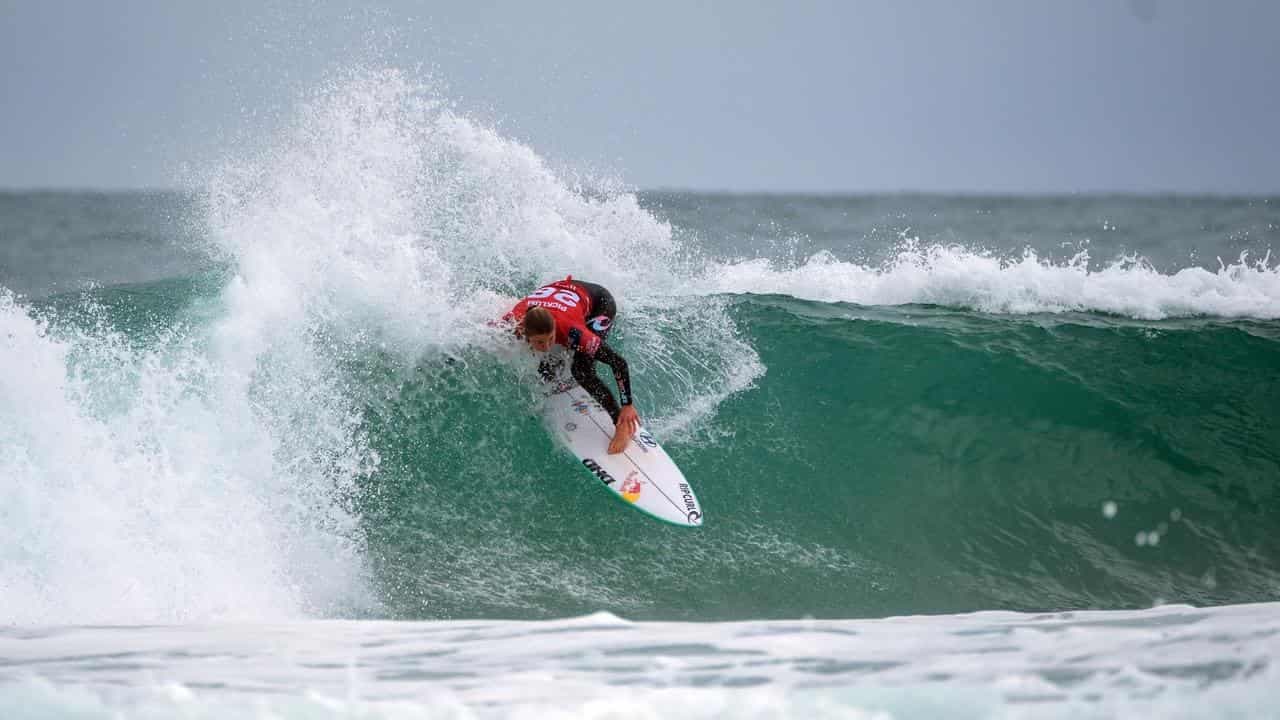 Picklum beats Wright to make surf semis at Supertubos
