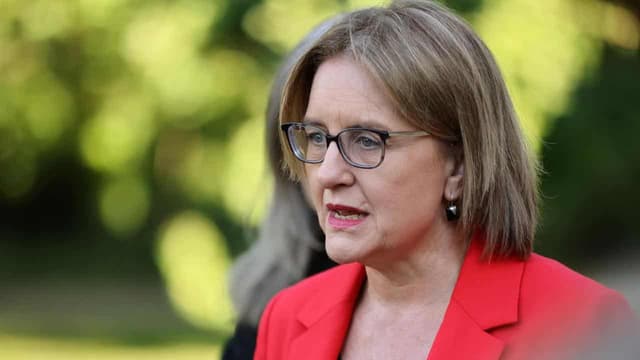 Premier vows: we won't leave house till bail laws pass