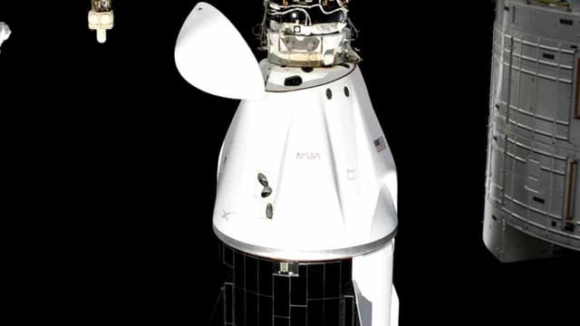 Stuck astronauts head home after marathon stay in space